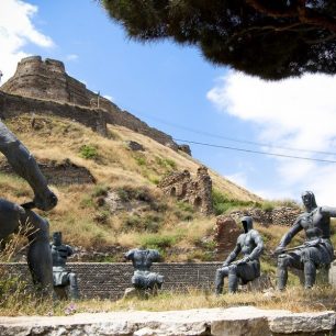 Kruh soch zmrzačených válečníků pod Pevností Gori