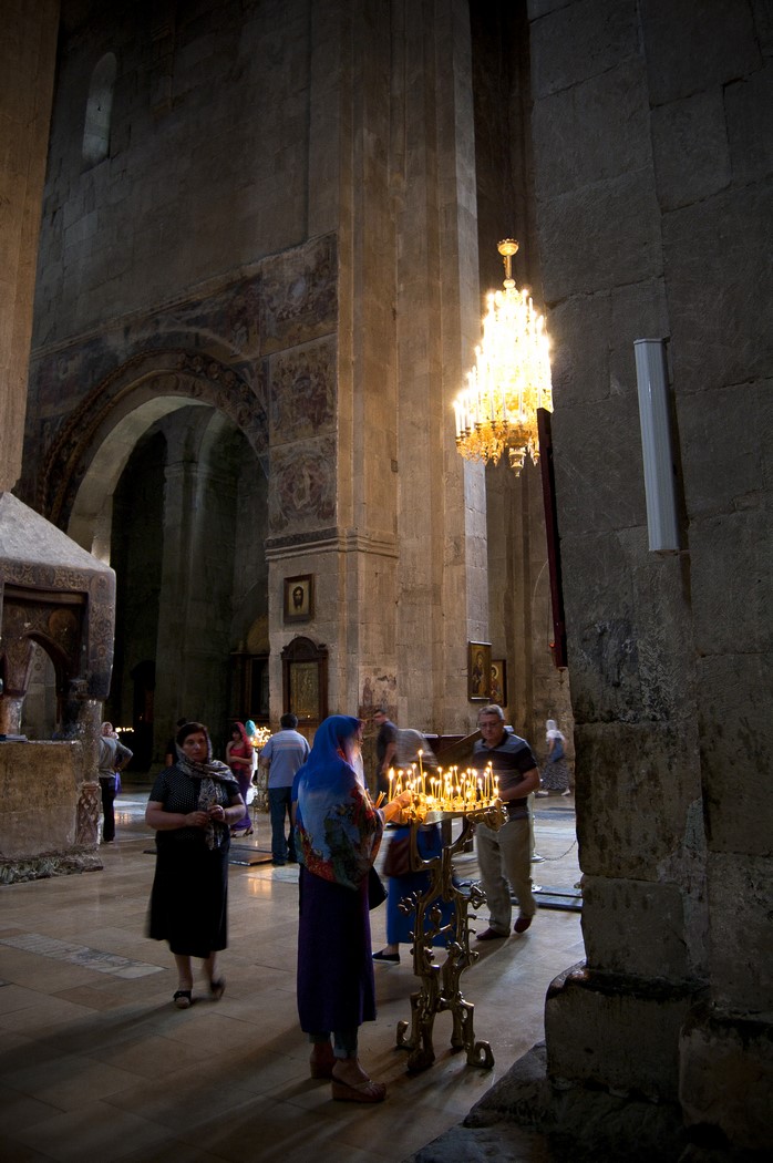 Atmosféra Sveticchoveli je cítit pokorou a vírou