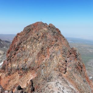 Vrcholový hřebínek na severní vrchol Aragats, Arménie