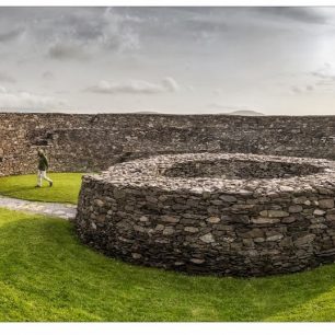 Staigue Fort – Takových rodových opevnění byly na irském ostrově tisíce