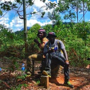 Naši přátelé, skvělí průvodci a znalci pohoří Usamabara. Díky nim podporujeme komunitní rozvoj v oblasti