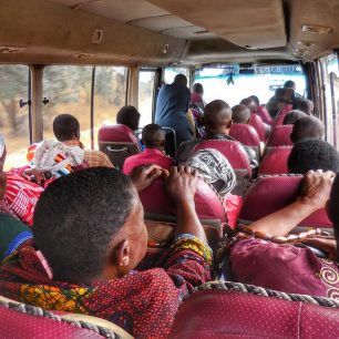 Cestování místní dopravou je zážitkem samo o sobě. Co s sebou: pevné nervy a dobrou náladu