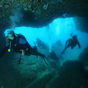 Velkým lákadlem pro potápěče je podmořské okolí Verudy