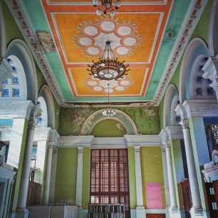 Uvnitř opuštěného nádraží, Garga