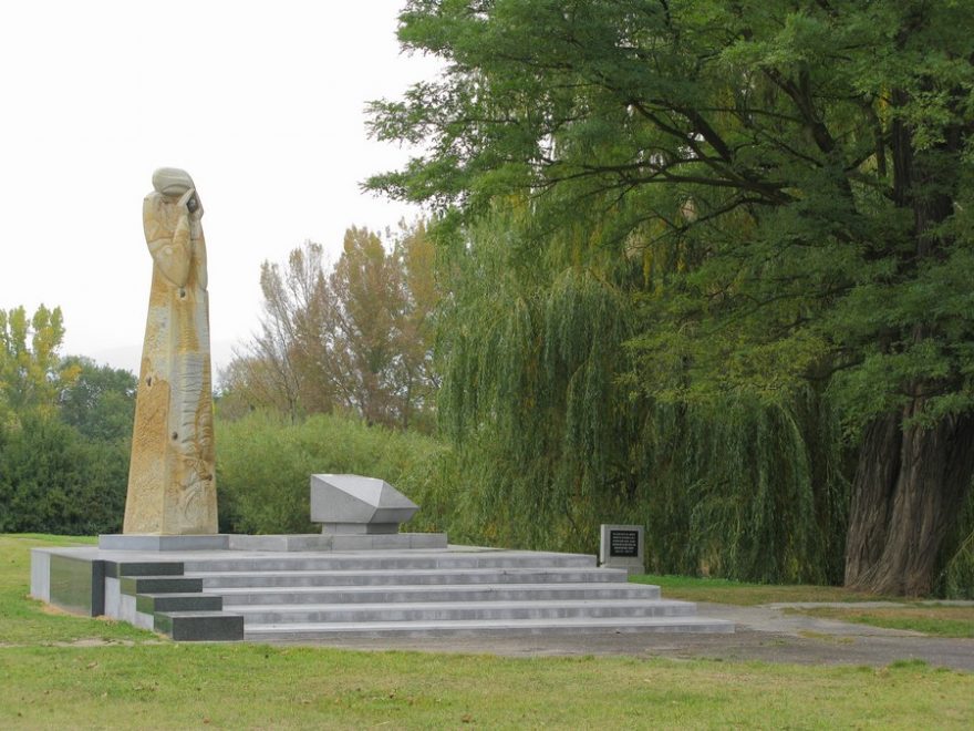 Pietní místo u Ohře, Památník Terezín
