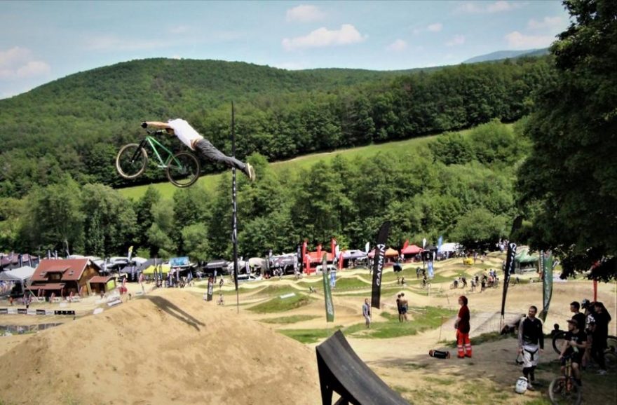 Bikepark v Kálnici při Novém Městě nad Váhom je centrum pro milovníky adrenalinu a sjezdové cyklistiky