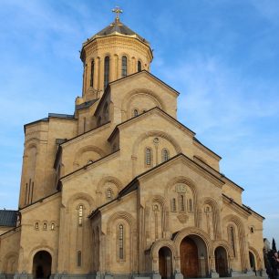 Kostel Nejsvětější Trojice je náboženské centrum Gruzie. Jeho výstavba trvala 7 let