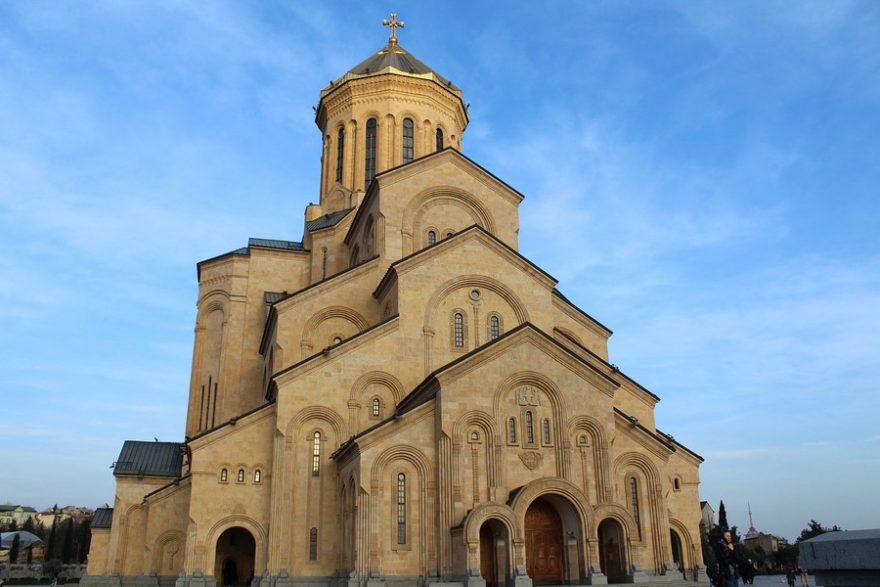 Kostel Nejsvětější Trojice je náboženské centrum Gruzie. Jeho výstavba trvala 7 let