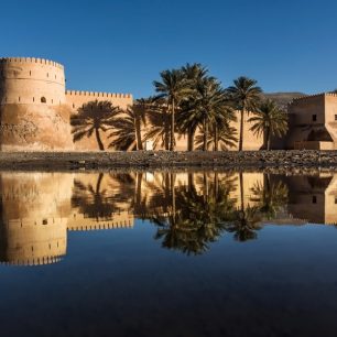 Pevnost střežící vstup do města Khasab na ománském poloostrově a exklávě Musandam