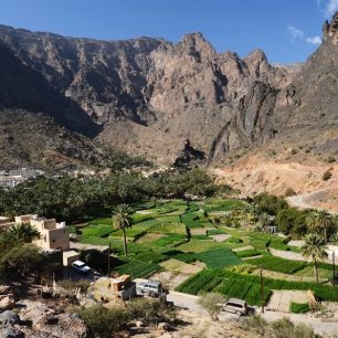 Mezi nejoblíbenější treky v pohoří Hajar patří okruh na „Zelenou horu“ Džabal Akhdar nebo výstup na nejvyšší vrchol Ománu – Džabal aš-Šám (2980 m)