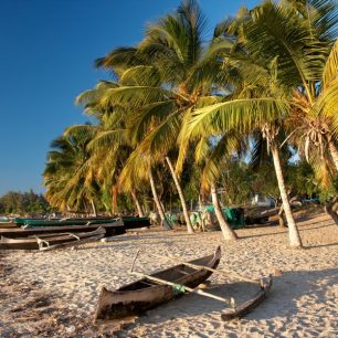 Písečné pláže jsou zaslouženým odpočinkem pro průzkum ostrova