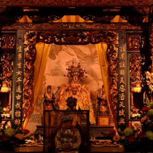 Prastaré chrámy tří náboženství pulzují životem