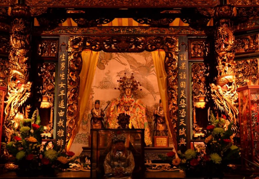 Prastaré chrámy tří náboženství pulzují životem