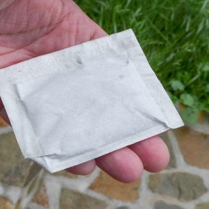 Sáček samoohřevu, který začne po zalití vodou produkovat teplo