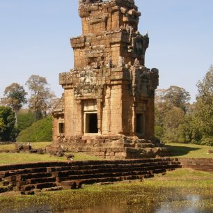 Pozůstatky Angkorských měst: věže a vodní nádrže