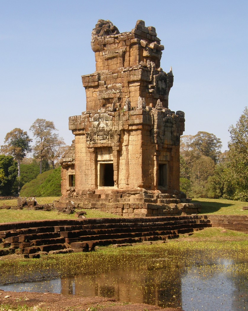 Pozůstatky Angkorských měst: věže a vodní nádrže