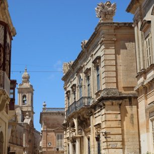 Za historickými skvosty Mdina a Rabat se budete muset vydat do střední Malty
