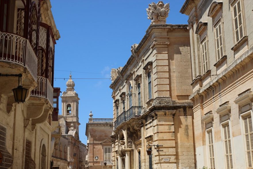 Za historickými skvosty Mdina a Rabat se budete muset vydat do střední Malty