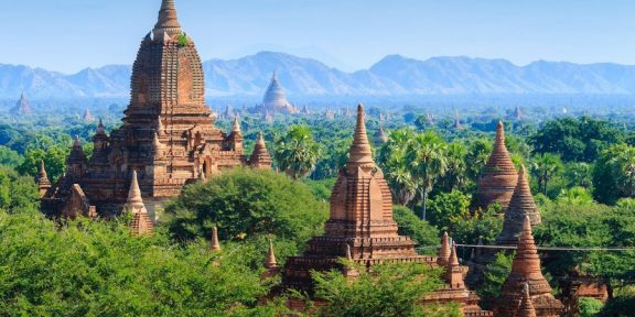 Průvodce barmským Baganem: dva tisíce buddhistických chrámů na písečné planině