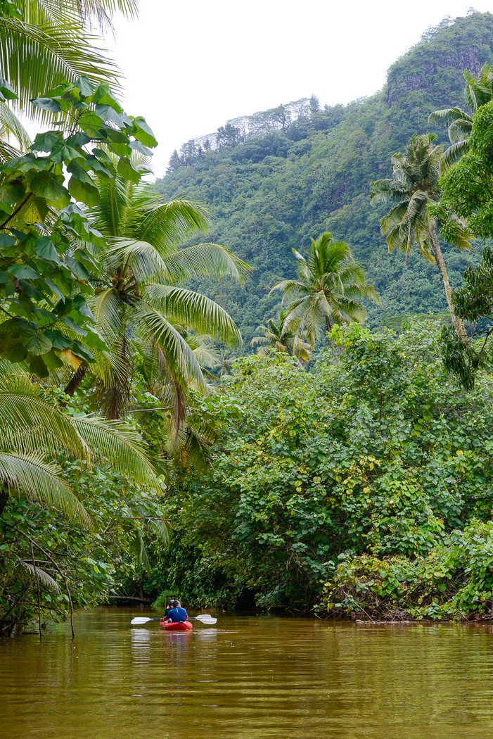 Průzkum údolí Faaroa, kterým protéká jediná splavná řeka Francouzské Polynésie, stejnojmenná Faaroa River