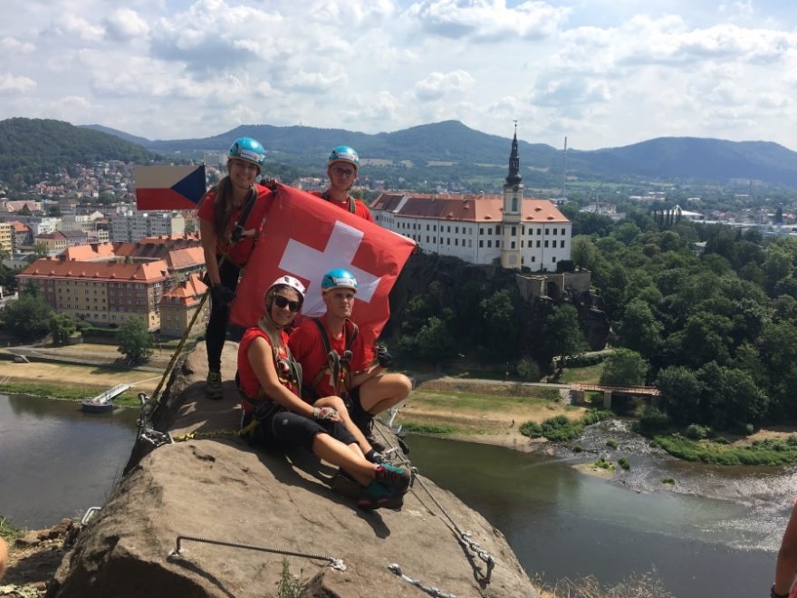 Celá skupina výherců na vrcholu Pastýřské stěny