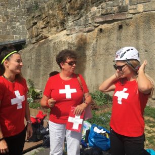 Klára a Gábina se zástupkyní MojeSvycarsko.com Alenou Koukalovou