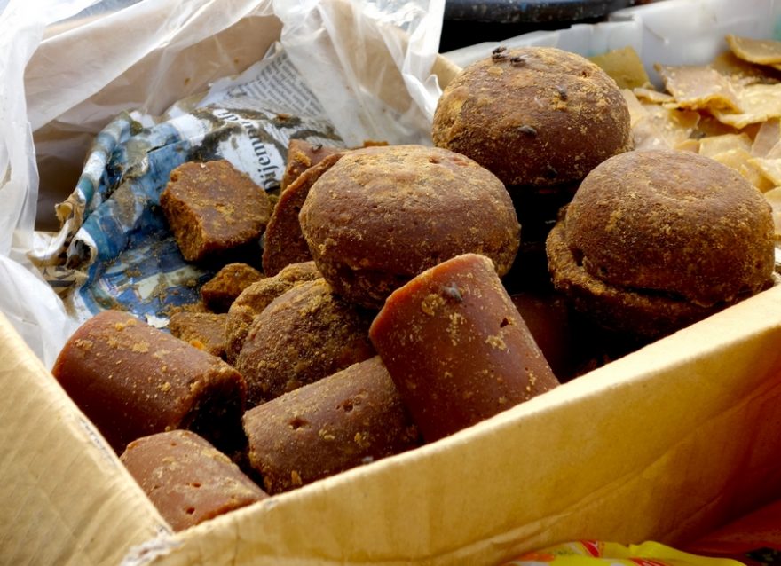 Prodej palmového cukru na tržišti - Indonésie