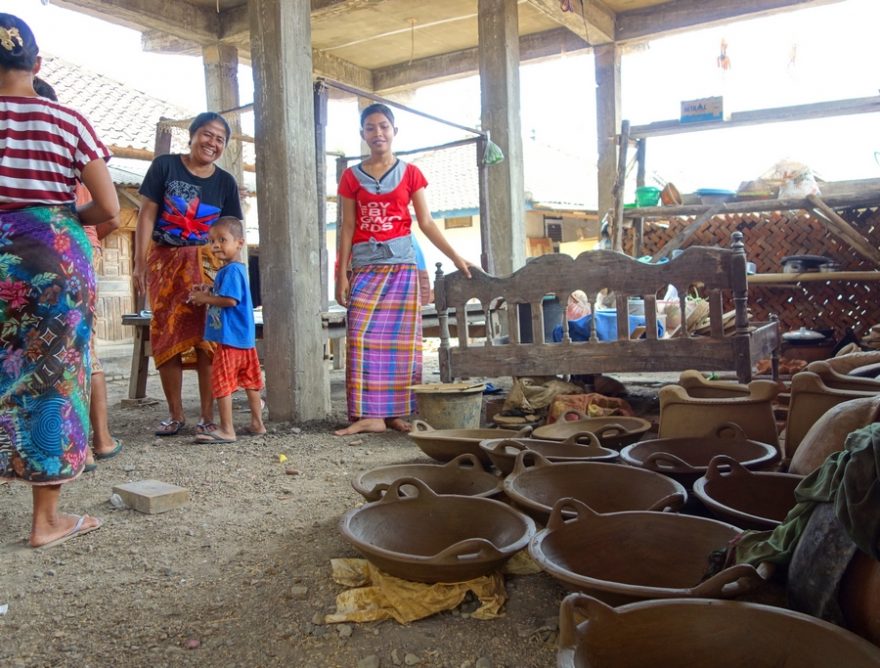 Ruční výroba indonéských hmoždířů čobek