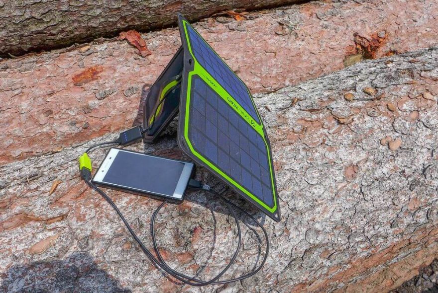 Dobít smartphone lze třeba v průběhu snídaně