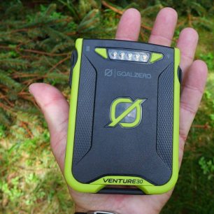 Powerbanka je odolná a má kapesní velikost