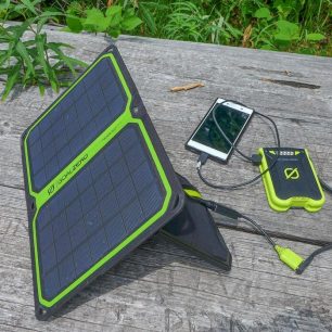 Několikrát jsem už využil i kombo, kdy z panelu nabíjím powerbanku a z ní smartphone (nebo jiné zařízení)