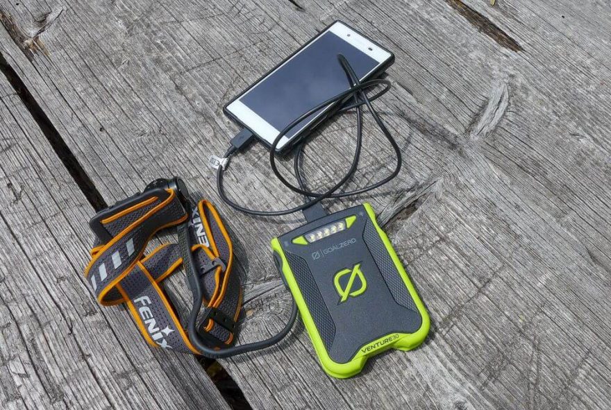 Powerbanka umožňuje nabíjet více zařízení najednou