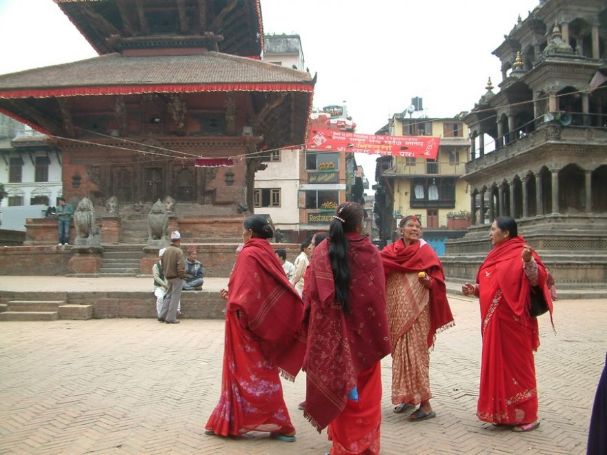 Látky pocházející ze zemí pod Himálajem se vyznačují pestrostí barev i vzorů