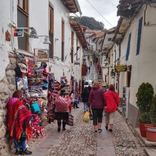 Cuzco je hezké starobylé město s kamennými domy