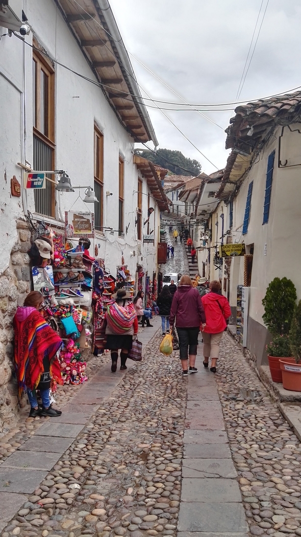 Cuzco je hezké starobylé město s kamennými domy