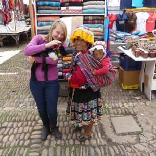 Tyhle malé lamy jsou k sežrání... tahle je asi dva týdny stará