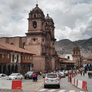 Cuzco je centrem všech turistů, kteří chtějí vyrážet na organizované túry a treky do hor