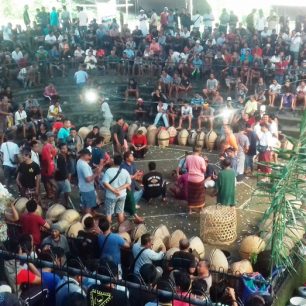 Kohoutí zápasy a místní publikum