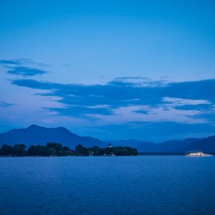 Večer na jezeře Chiemsee, Německo