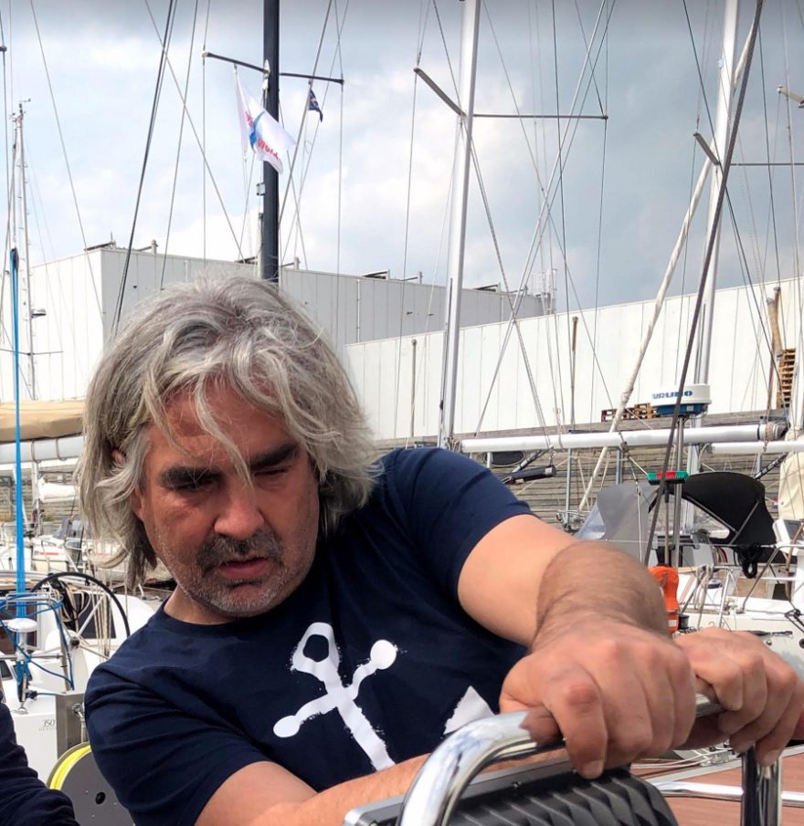 Kapitán při kontrole lodě