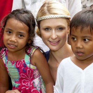 Source Bauer Griffin - Paris Hilton na Bali