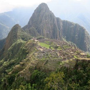 Pohled z Machu Picchu na Wayna Picchu