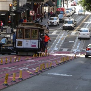Powell Street, po které jezdí slavná historická tramvaj