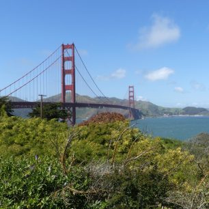 Tady je ten slavný přeúžasný Golden Gate. Spíš než most mě nadchly ty kopce kolem, kde se dá trekovat do aleluja
