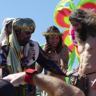 Tenhle Ježíš a la Forest Gump to nakonec vyhrál, byl chytrý, milý, hezký, proč ne...