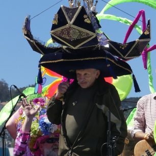 Pán s tímhle kloboukem vyhrál, prý popáté