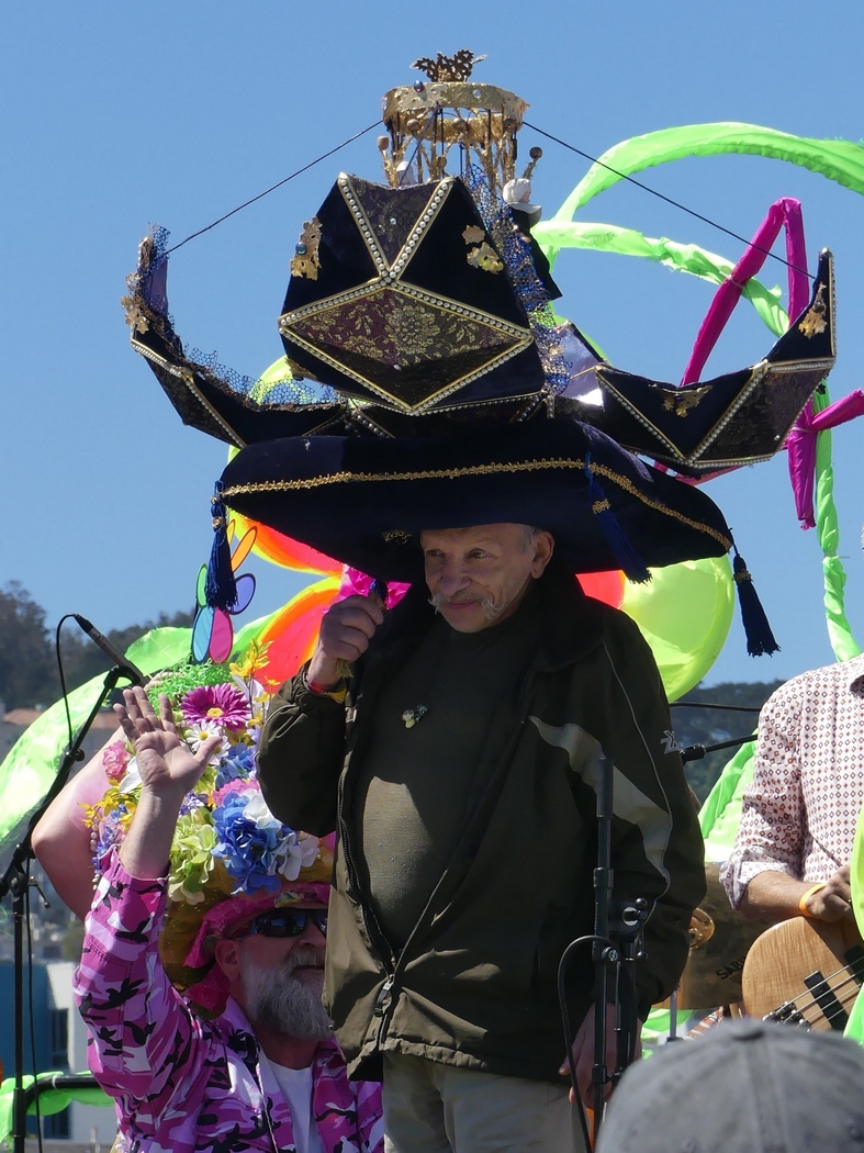 Pán s tímhle kloboukem vyhrál, prý popáté