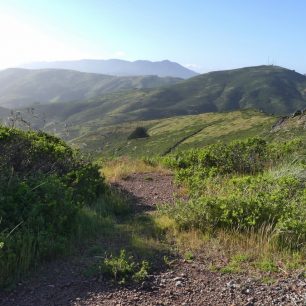 Treky v kopcích, daly by se zde trávit dny jen trekováním