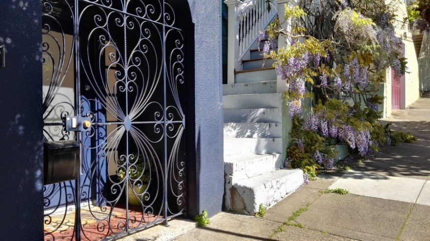 Kdesi v uličkách města, když jsem se vydala prozkoumávat metropoli lokálními autobusy...