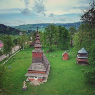 Kostel ve vesnici Pylypets